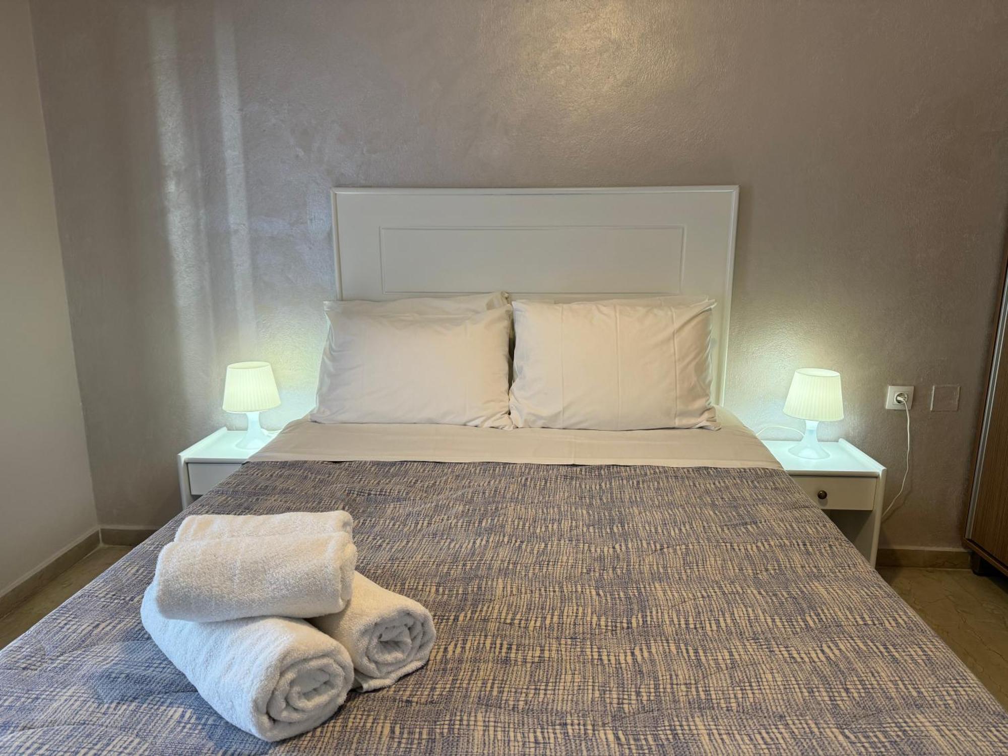 Elizabeth Aparthotel Roda  Exterior photo