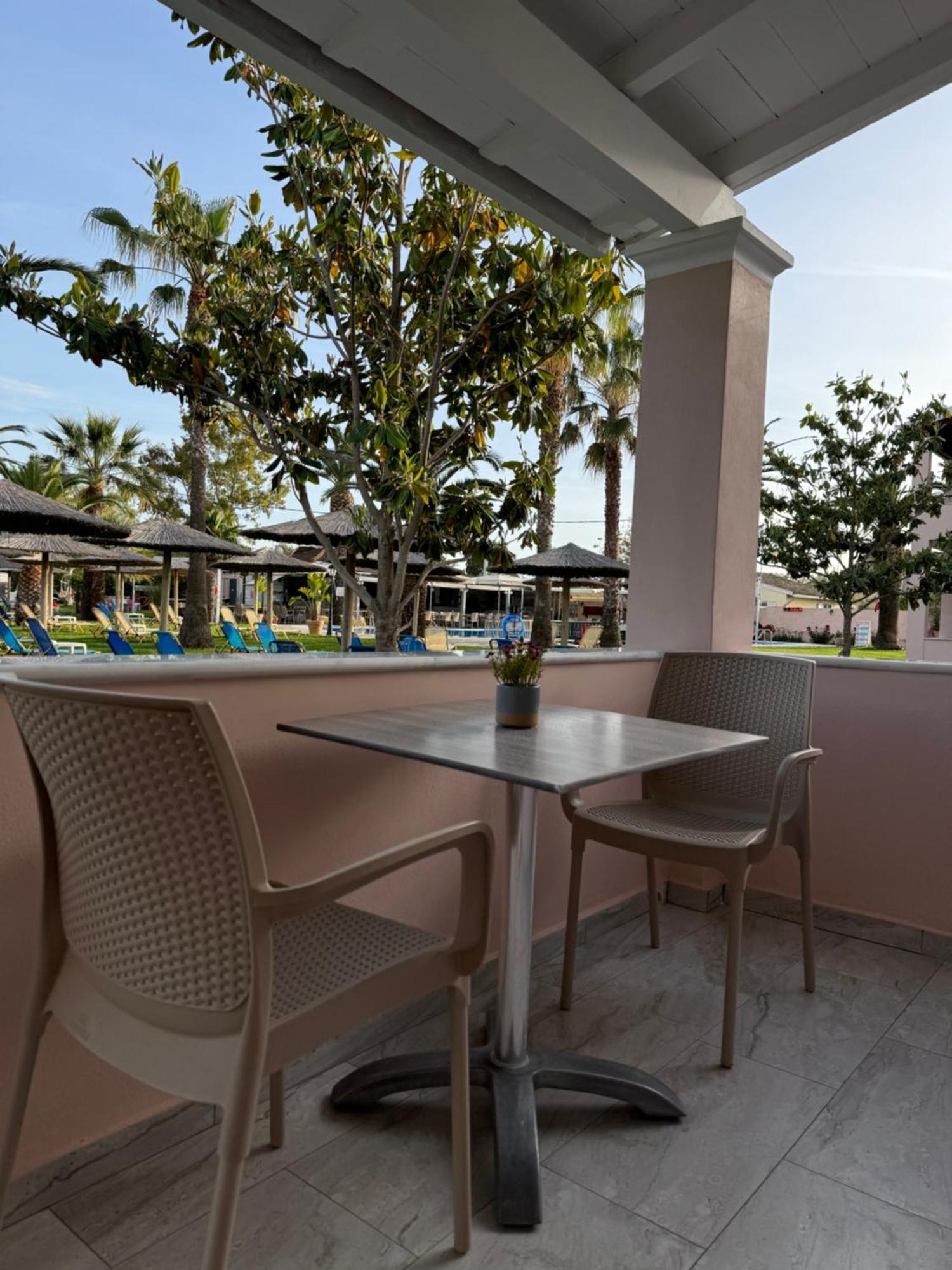 Elizabeth Aparthotel Roda  Exterior photo