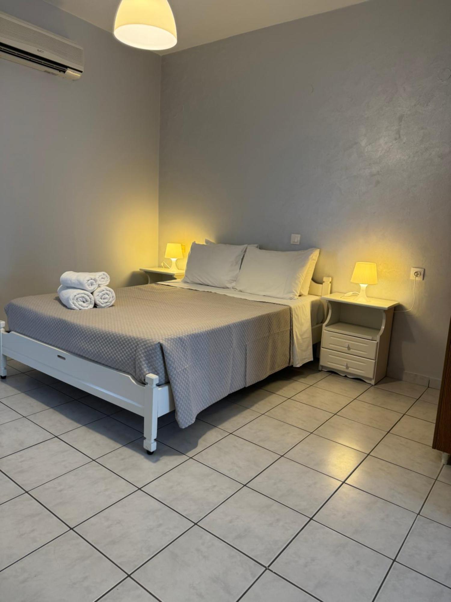 Elizabeth Aparthotel Roda  Exterior photo