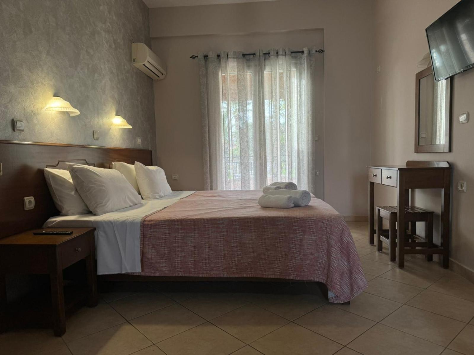 Elizabeth Aparthotel Roda  Exterior photo